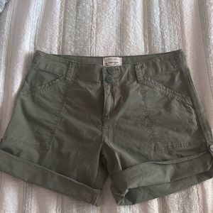 super cute green colored shorts//style(standard surpluss)